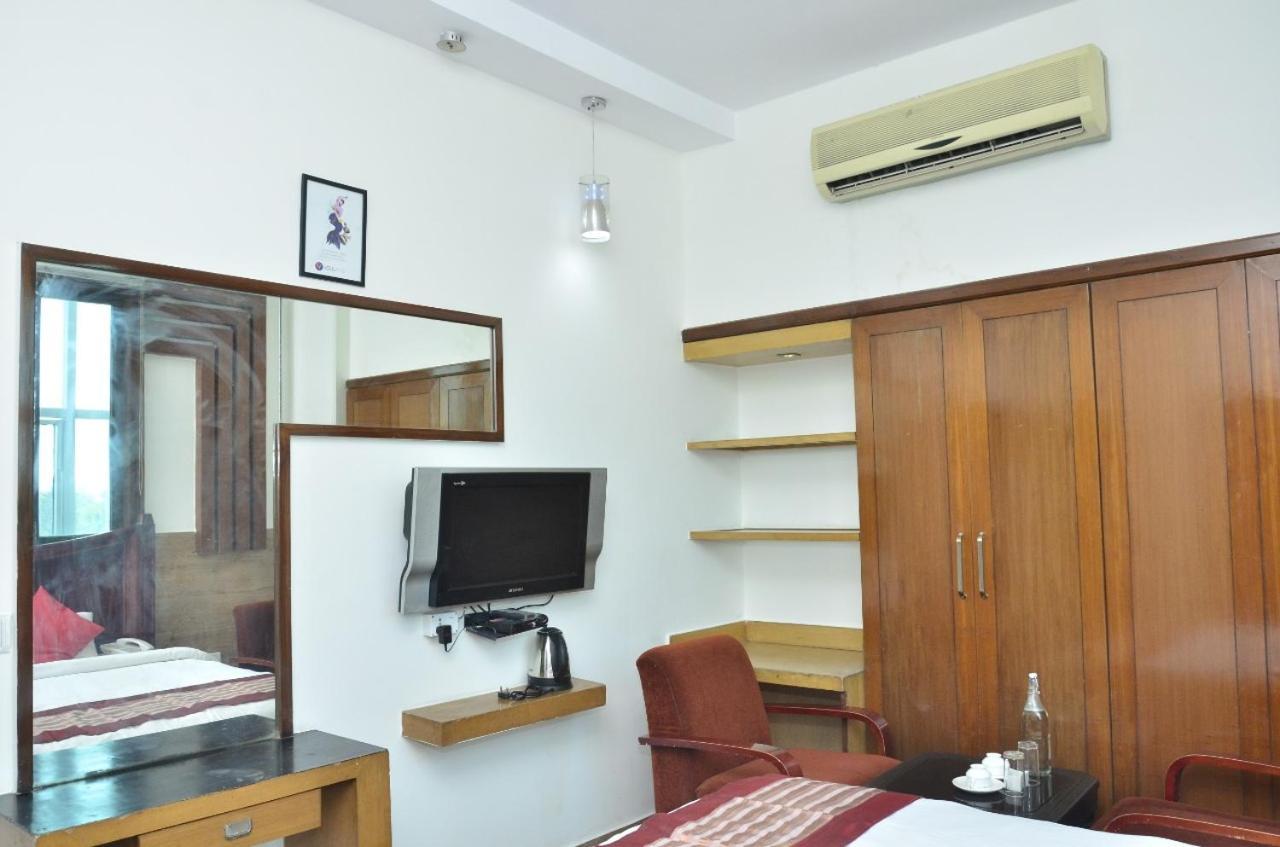 Ddr Hotel Residency Gurgaon Dış mekan fotoğraf